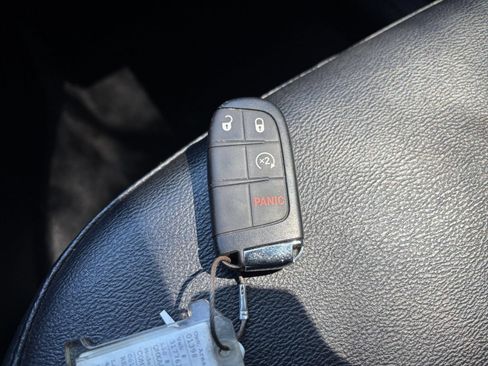 Used 2025 Jeep Compass Limited AWD/4WD image 17