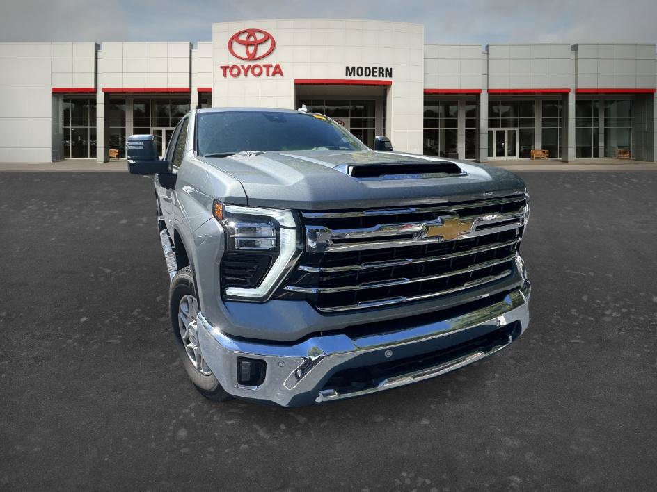 Used 2025 Chevrolet Silverado 2500 LTZ w/ LTZ Premium Package AWD/4WD image 6
