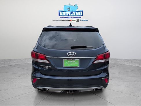 Used 2017 Hyundai Santa Fe SE image 4