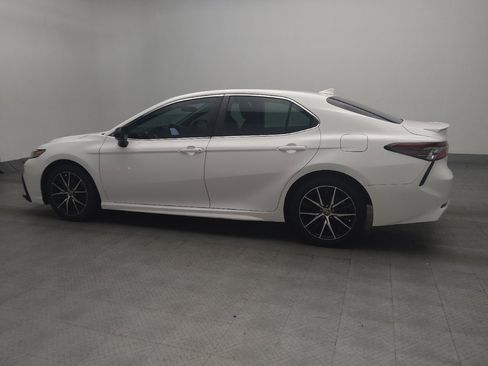 Used 2022 Toyota Camry SE FWD image 3