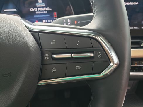 Used 2025 Chevrolet Equinox ACTIV w/ Safety and Technology Package FWD image 18