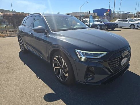 Used 2024 Audi Q8 e-tron Premium Plus w/ Premium Plus Package AWD/4WD image 3
