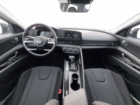 New 2026 Hyundai Elantra SE image 13