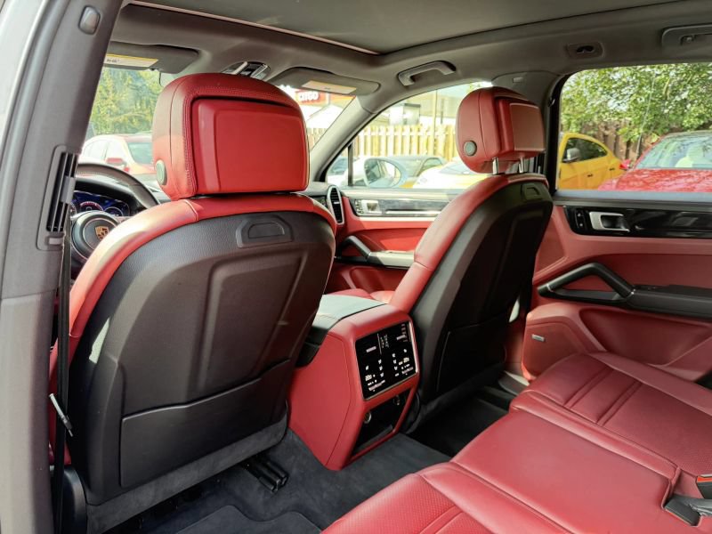 Used 2019 Porsche Cayenne S AWD/4WD image 18