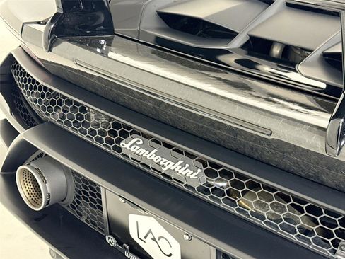 Used 2020 Lamborghini Huracan EVO image 32