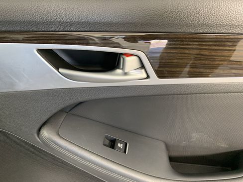 Used 2017 Genesis G80 3.8 AWD/4WD image 35