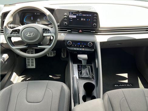 Certified 2025 Hyundai Elantra Sport FWD image 10