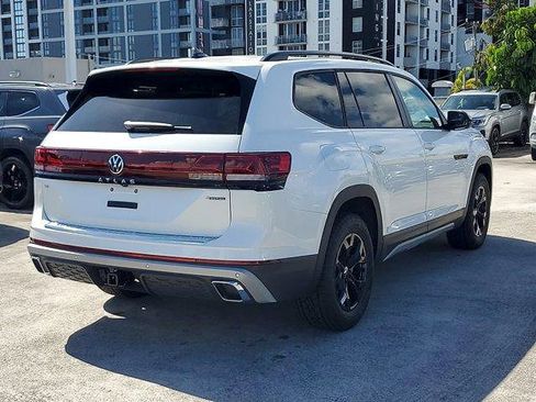 New 2026 Volkswagen Atlas Peak Edition image 3