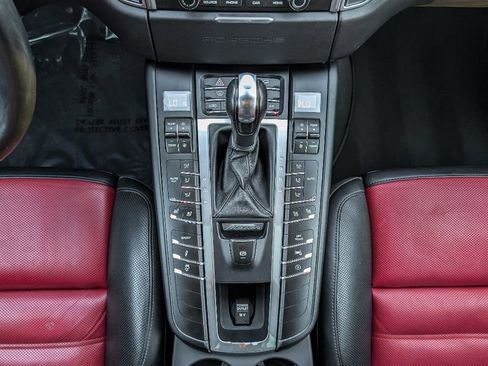 Used 2018 Porsche Macan Turbo AWD/4WD image 22
