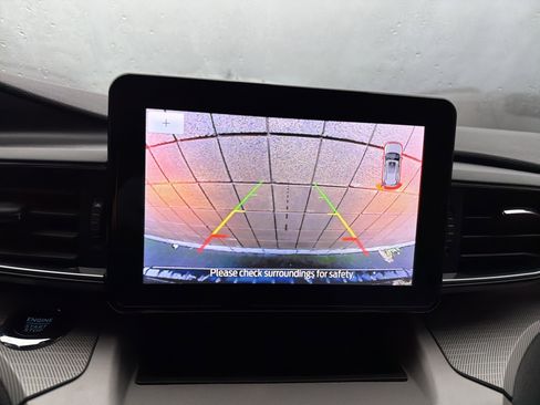 Used 2023 Ford Explorer XLT w/ Equipment Group 202A image 18