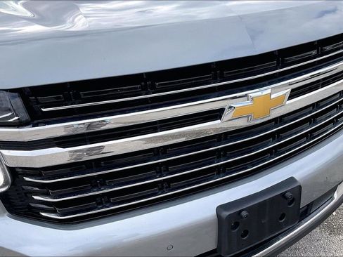 Used 2024 Chevrolet Suburban LT AWD/4WD image 34