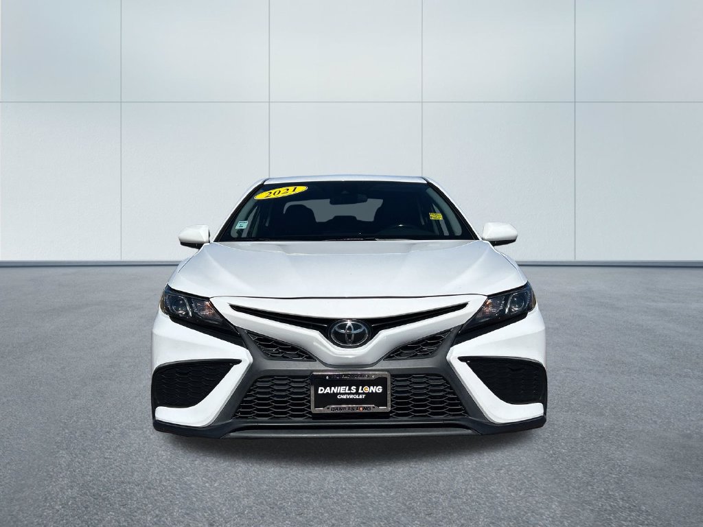 Used 2021 Toyota Camry SE FWD image 3