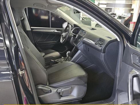Used 2023 Volkswagen Tiguan SE FWD image 12