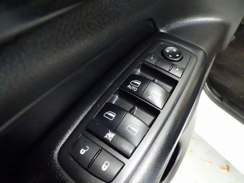 Used 2019 Jeep Grand Cherokee Altitude image 10