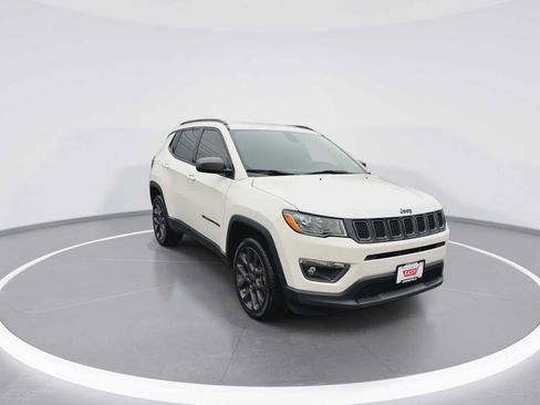 Used 2021 Jeep Compass Latitude image 2