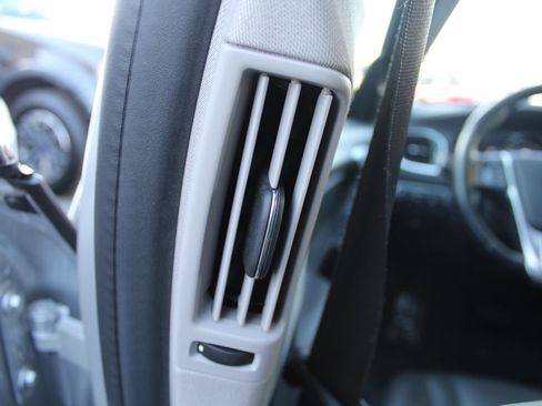 Used 2018 Volvo V60 T5 Cross Country image 25