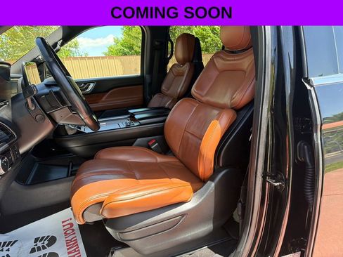 Used 2018 Lincoln Navigator Reserve w/ Technology Package AWD/4WD image 12
