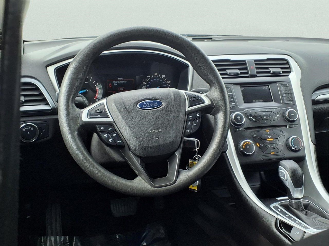 Used 2015 Ford Fusion SE FWD image 11