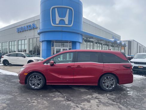 New 2026 Honda Odyssey Touring image 9