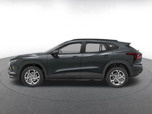 Used 2025 Chevrolet Trax LT FWD image 3