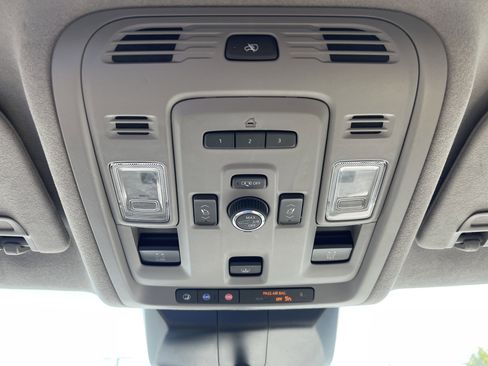 Used 2022 Cadillac Escalade Premium Luxury Platinum image 27