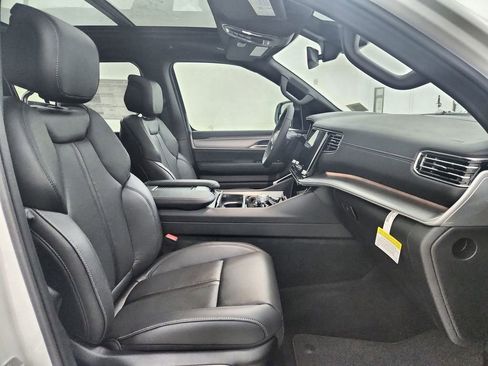 New 2025 Jeep Wagoneer L Series II image 35