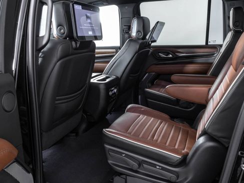 Used 2023 GMC Yukon XL Denali Ultimate AWD/4WD image 39