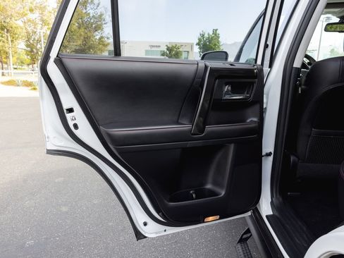 Certified 2024 Toyota 4Runner TRD Off-Road Premium w/ Moonroof Package AWD/4WD image 32