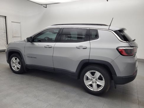 Used 2022 Jeep Compass Latitude FWD image 3