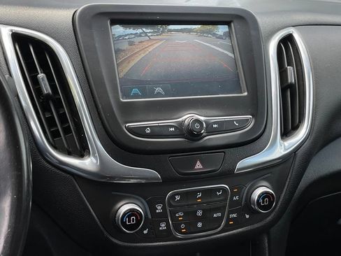 Used 2018 Chevrolet Equinox LT FWD image 18