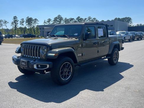 Used 2020 Jeep Gladiator Overland AWD/4WD image 3