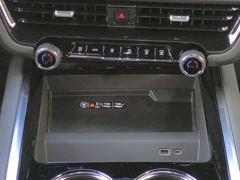 Used 2025 Chevrolet Tahoe High Country RWD image 19