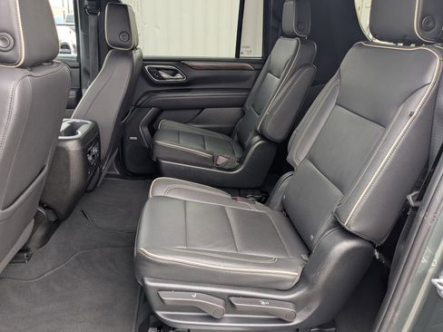 Used 2023 Chevrolet Suburban Premier image 28