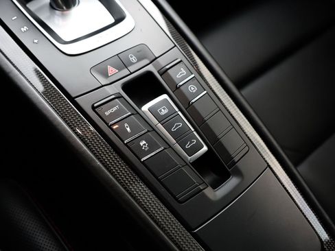 Used 2019 Porsche 911 Carrera 4 AWD/4WD image 19