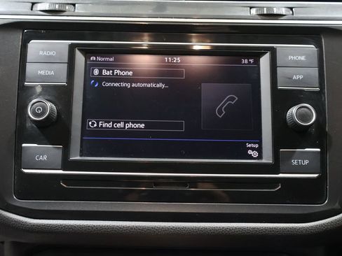 Used 2018 Volkswagen Tiguan S image 27