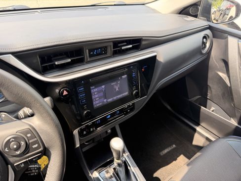 Used 2018 Toyota Corolla SE w/ Carpet Mat Package (TMS) FWD image 16
