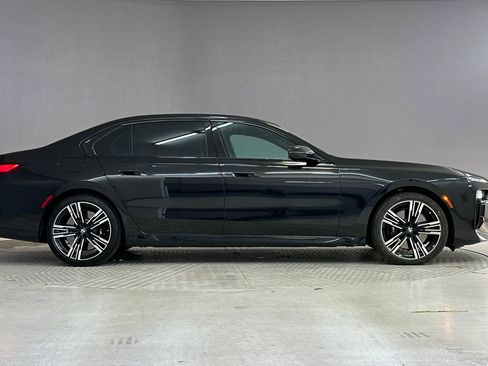 Certified 2023 BMW 760i xDrive w/ Executive Package AWD/4WD image 7