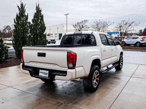Used 2019 Toyota Tacoma SR w/ SR Convenience Package image 11