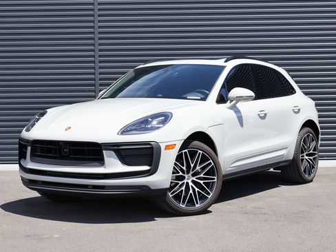 Used 2024 Porsche Macan AWD/4WD image 1