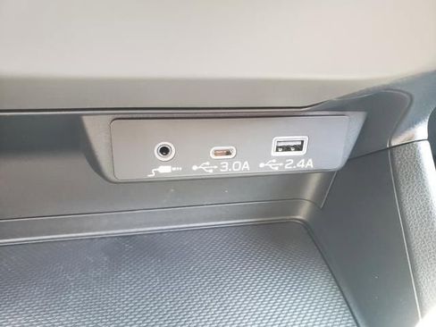 Used 2025 Subaru Crosstrek 2.0i Premium image 19