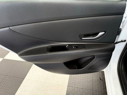 Used 2025 Hyundai Elantra SEL FWD image 17