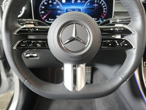 Used 2025 Mercedes-Benz GLC 350e 4MATIC image 17