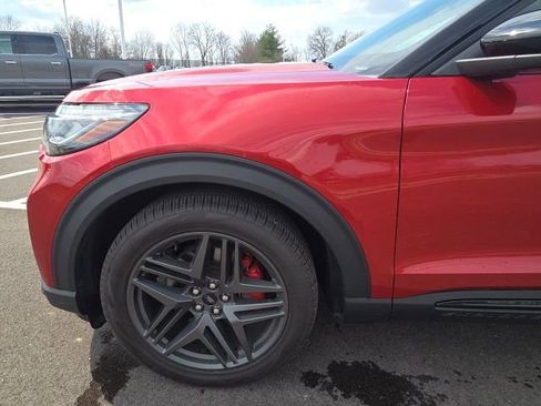 Used 2025 Ford Explorer ST image 16