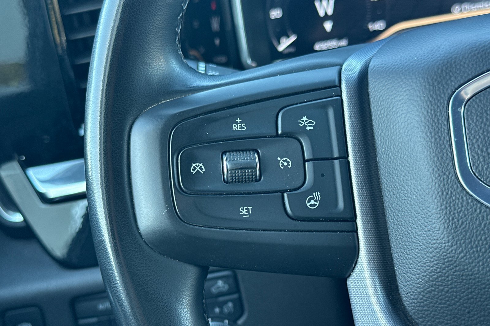 Used 2025 GMC Sierra 1500 SLT AWD/4WD image 34