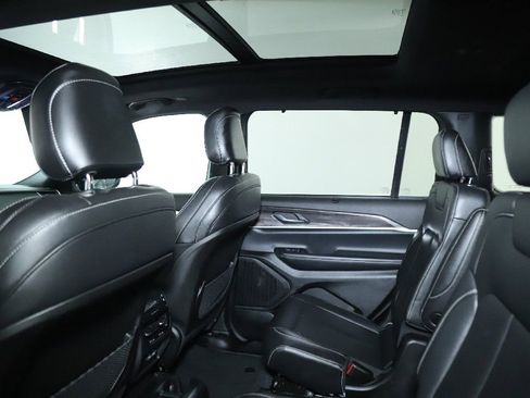 Used 2024 Jeep Grand Cherokee L Limited w/ Luxury Tech Group II image 15