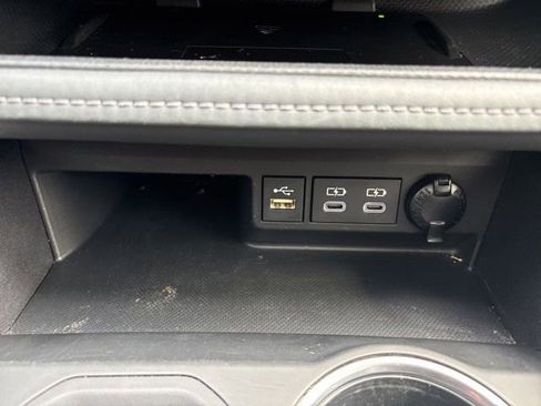 Used 2023 Toyota Highlander XLE AWD/4WD image 18