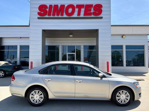 Used 2014 Volkswagen Passat 1.8T FWD image 1
