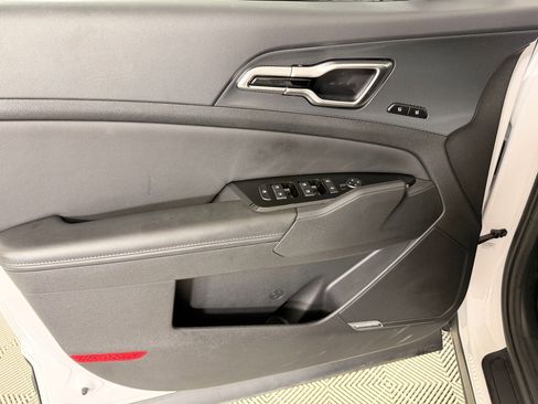 Used 2024 Kia Sportage SX image 12
