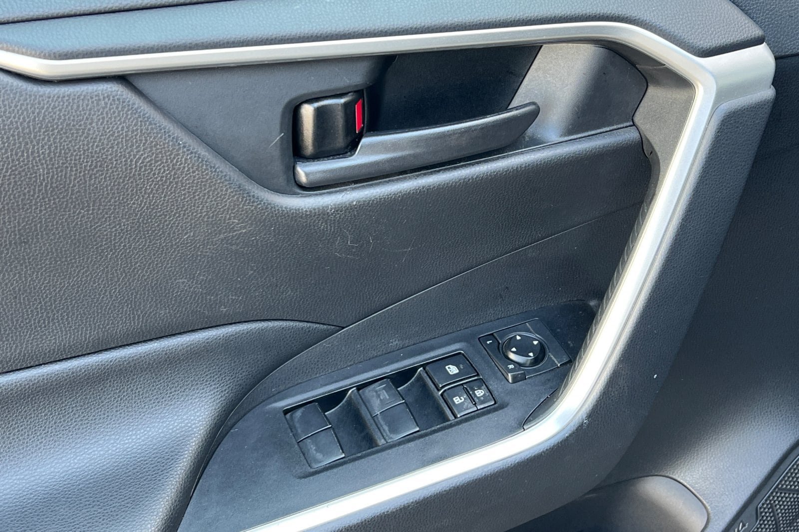 Certified 2021 Toyota RAV4 LE AWD/4WD image 11