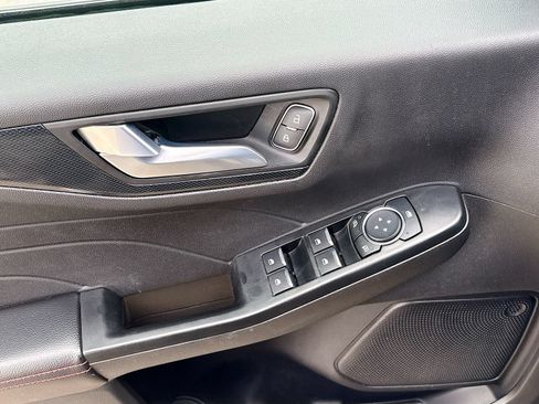 Used 2025 Ford Escape ST-Line w/ Tech Pack #1 FWD image 18